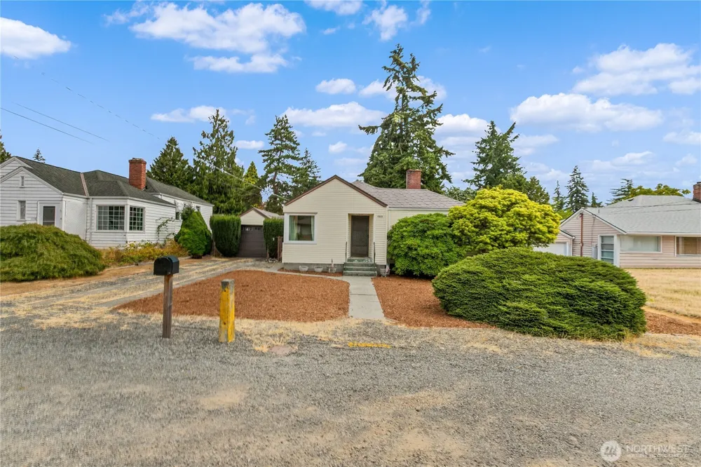 11032 Dayton Avenue Seattle, WA 98133
