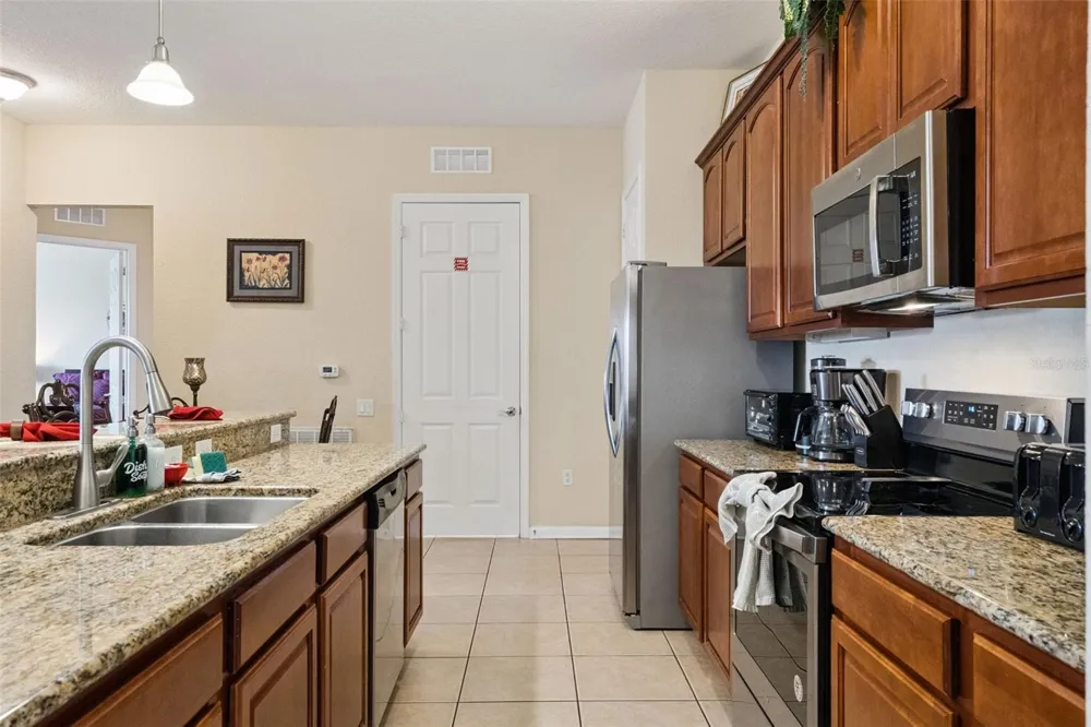 4840 CAYVIEW AVENUE #405 Orlando, FL 32819