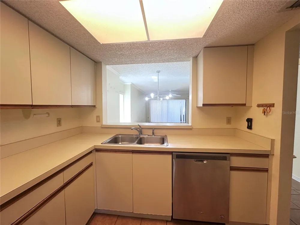 6221 TIMBER LAKE DRIVE #C1 Sarasota, FL 34243