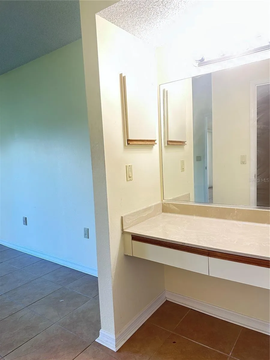 6221 TIMBER LAKE DRIVE #C1 Sarasota, FL 34243