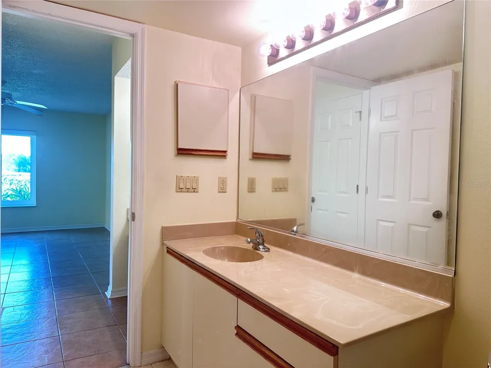 6221 TIMBER LAKE DRIVE #C1 Sarasota, FL 34243