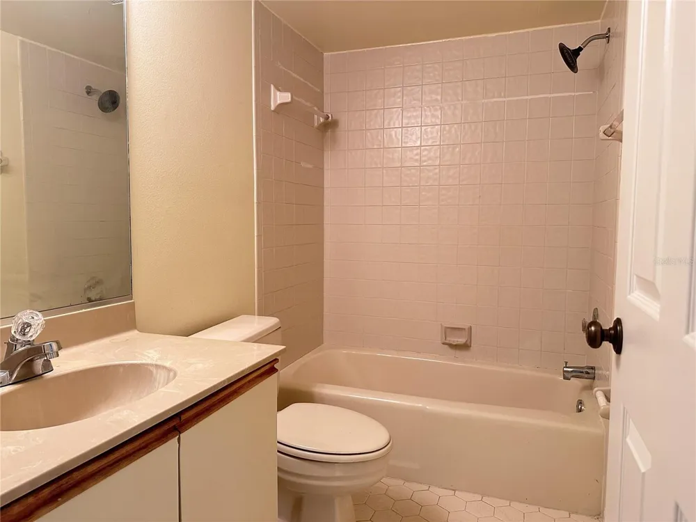 6221 TIMBER LAKE DRIVE #C1 Sarasota, FL 34243