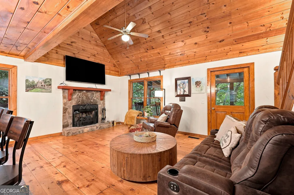 19 Blackberry Falls LN Ellijay, GA 30536