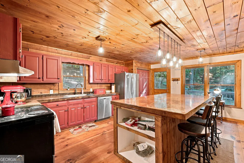 19 Blackberry Falls LN Ellijay, GA 30536