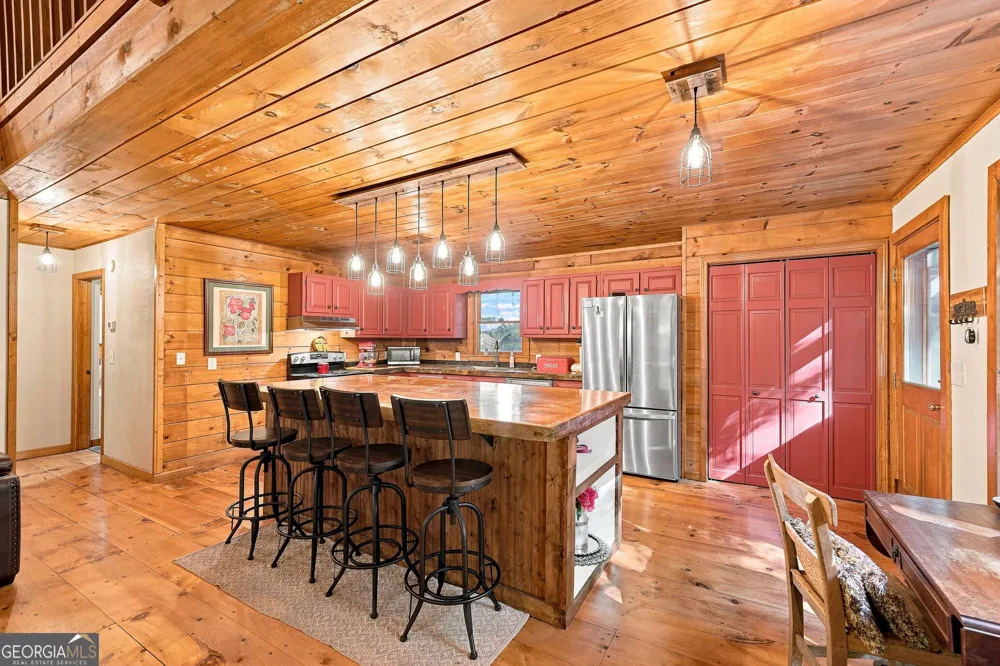 19 Blackberry Falls LN Ellijay, GA 30536