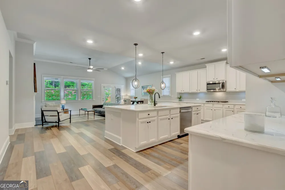 114 Vivian LN Peachtree City, GA 30269