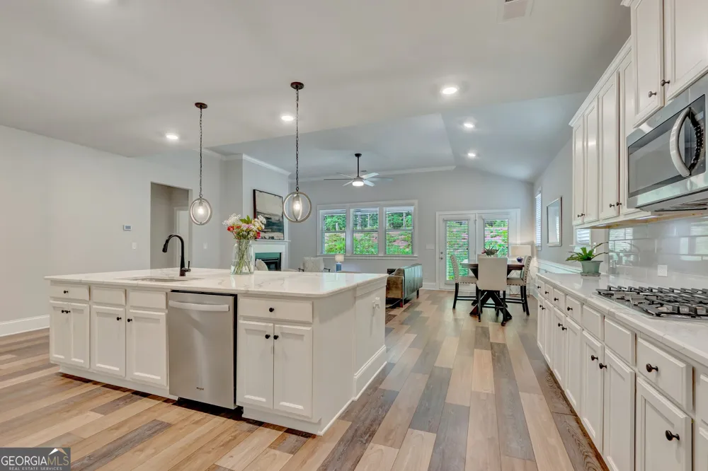 114 Vivian LN Peachtree City, GA 30269