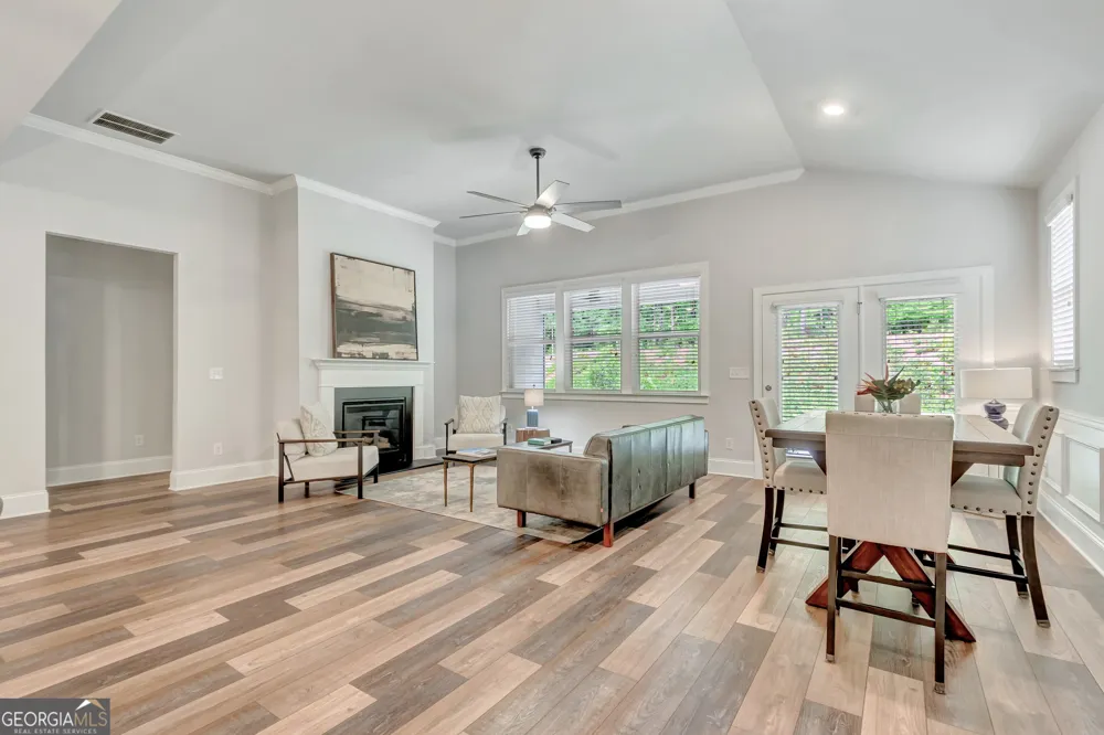 114 Vivian LN Peachtree City, GA 30269