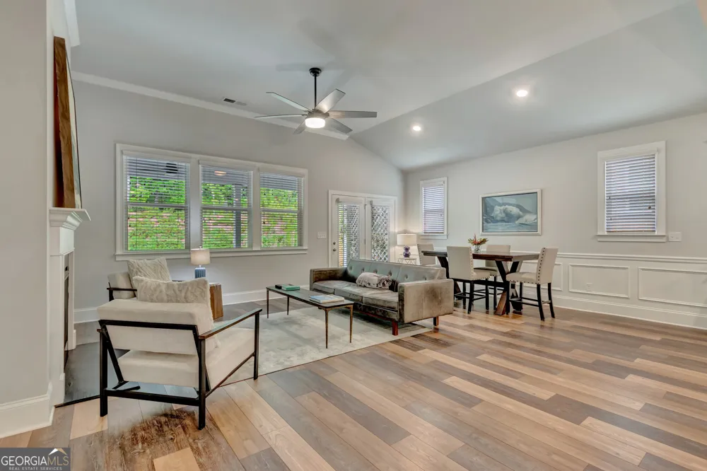 114 Vivian LN Peachtree City, GA 30269