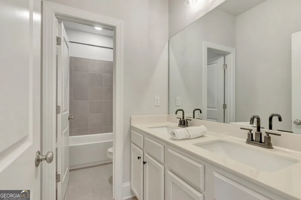 114 Vivian LN Peachtree City, GA 30269