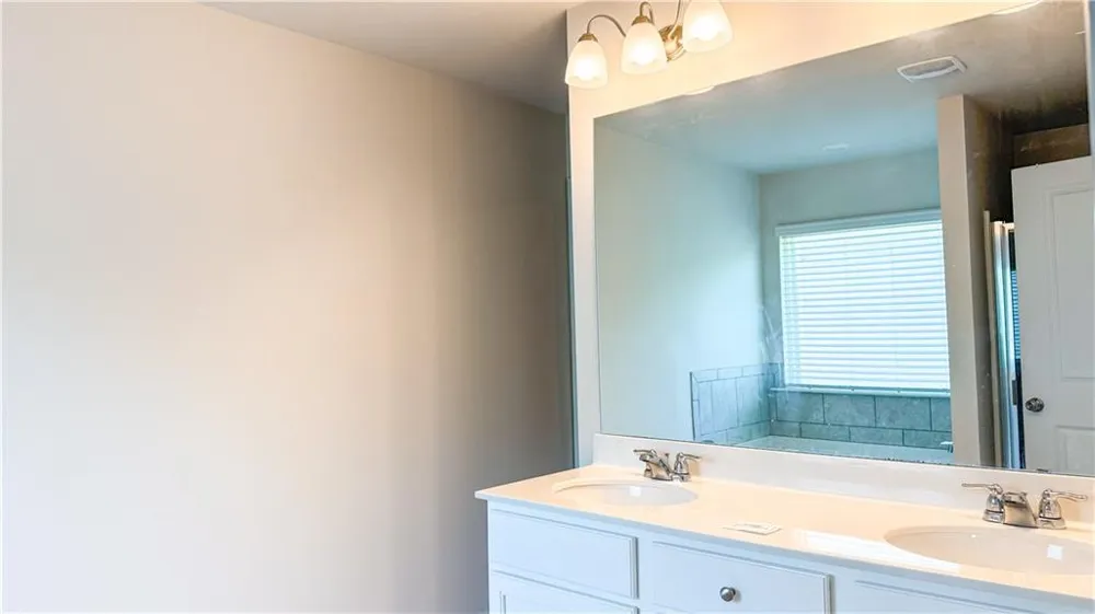3472 Lakeview Creek Lithonia, GA 30038