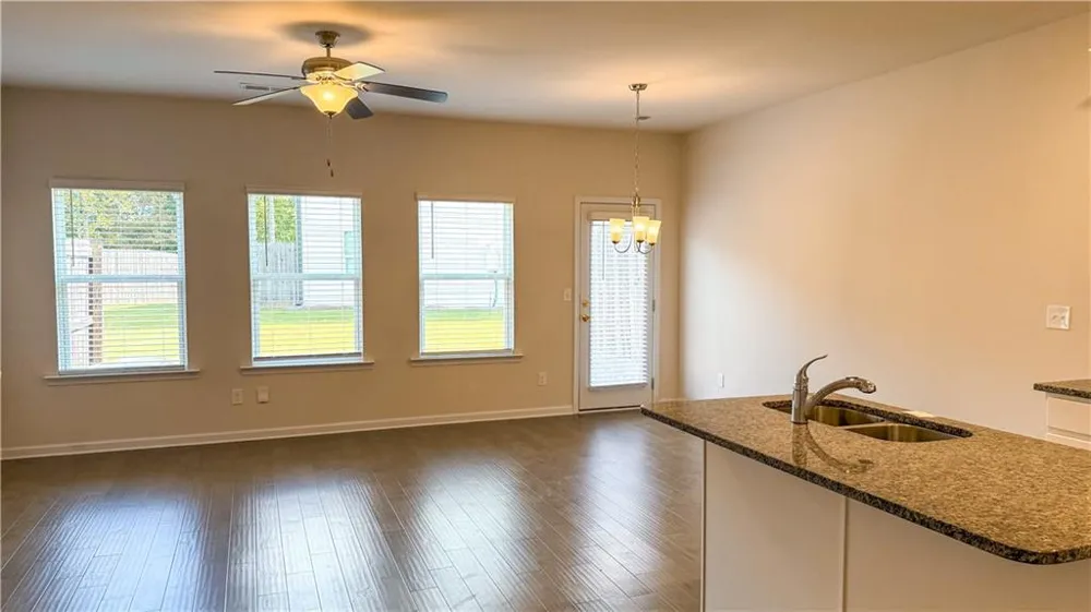 3472 Lakeview Creek Lithonia, GA 30038