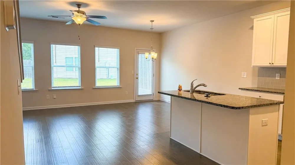 3472 Lakeview Creek Lithonia, GA 30038