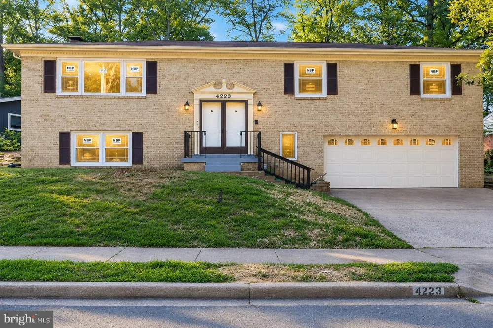 4223 AVON DRIVE Montclair, VA 22025
