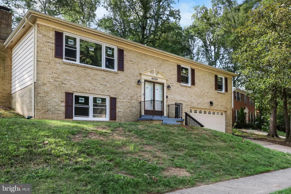 4223 AVON DRIVE Montclair, VA 22025