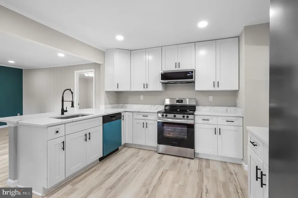 4223 AVON DRIVE Montclair, VA 22025