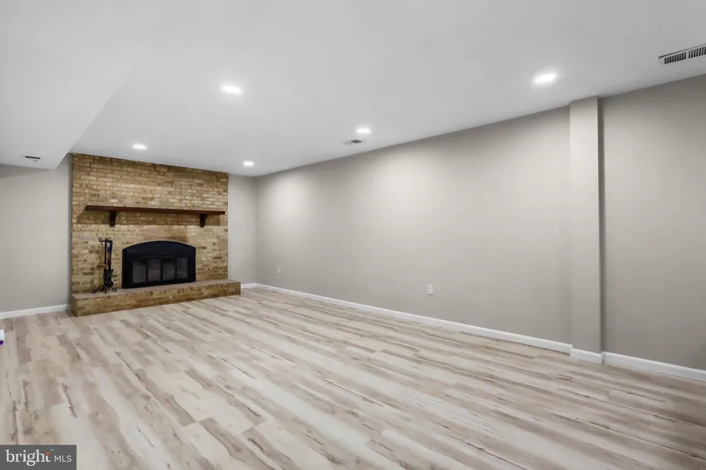 4223 AVON DRIVE Montclair, VA 22025