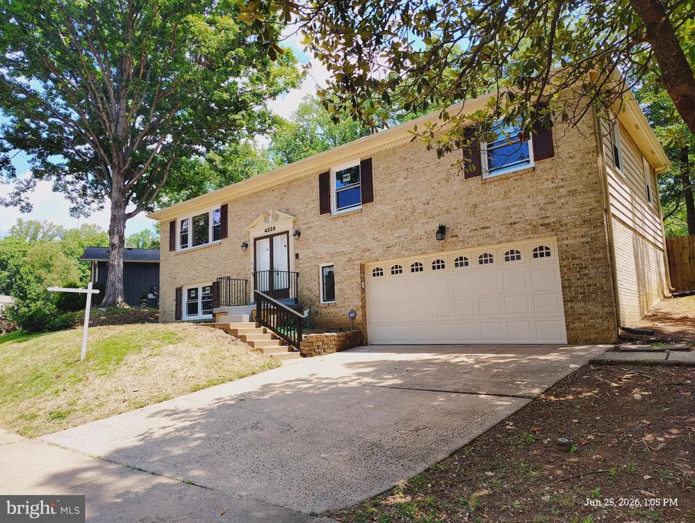 4223 AVON DRIVE Montclair, VA 22025