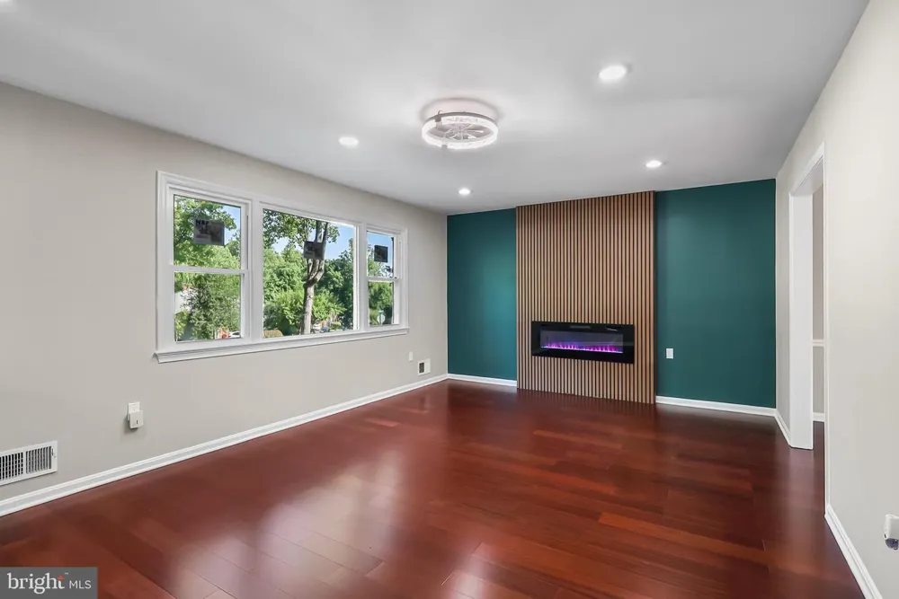 4223 AVON DRIVE Montclair, VA 22025