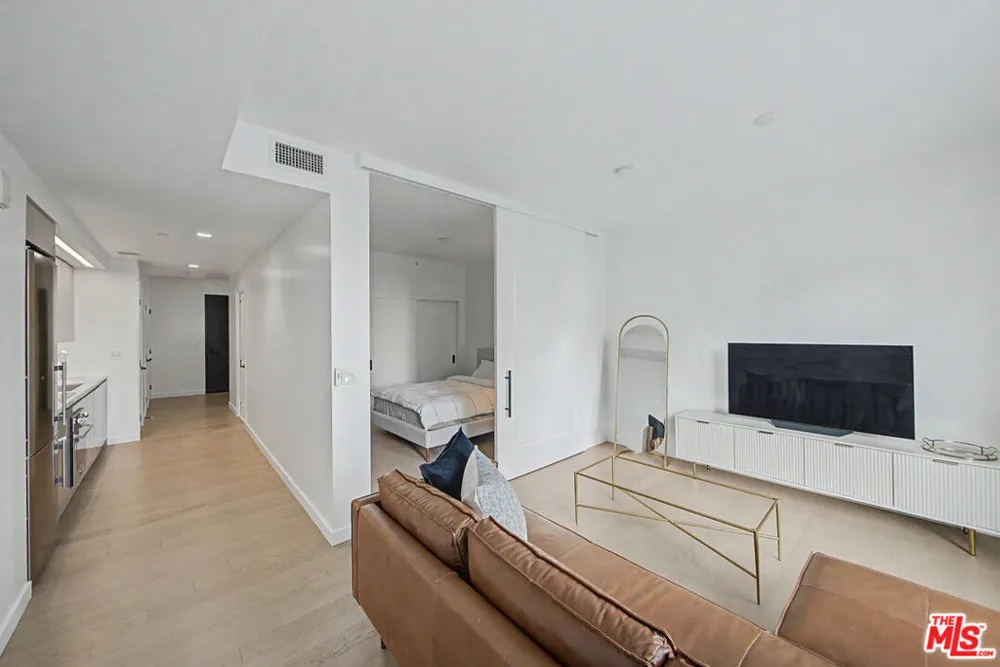 1050 S Grand Avenue #905 Los Angeles, CA 90015