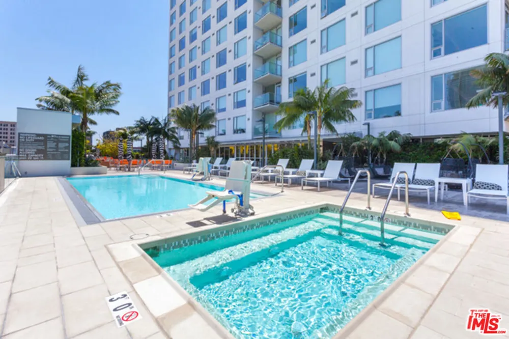 1050 S Grand Avenue #905 Los Angeles, CA 90015