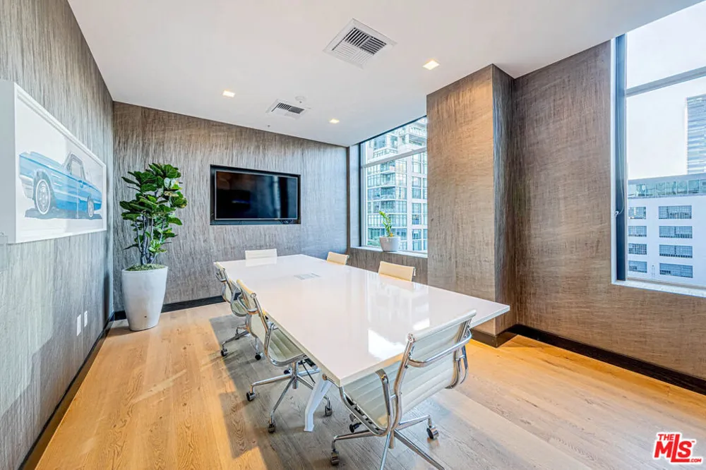1050 S Grand Avenue #905 Los Angeles, CA 90015
