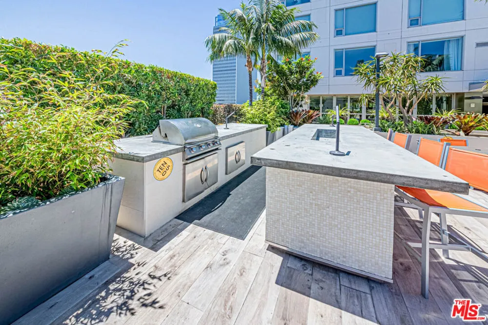 1050 S Grand Avenue #905 Los Angeles, CA 90015