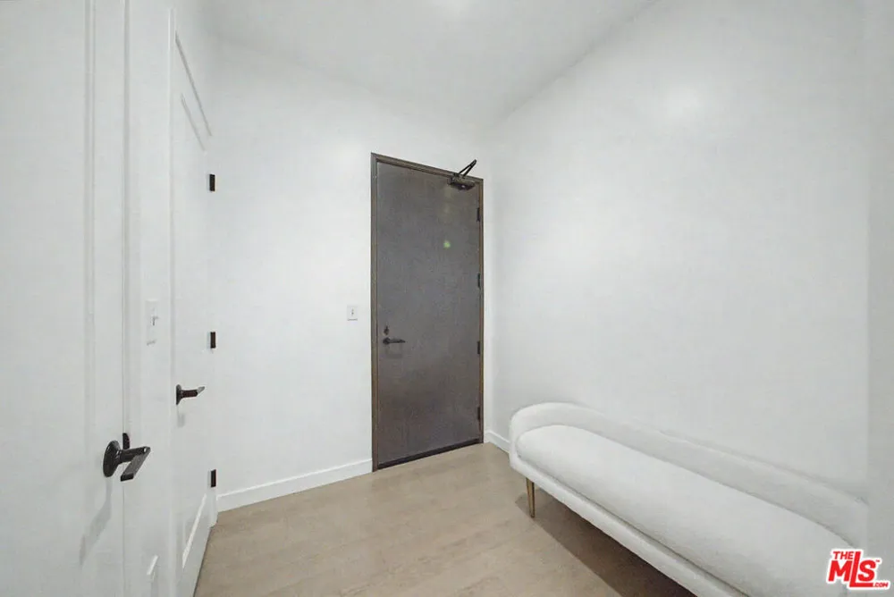 1050 S Grand Avenue #905 Los Angeles, CA 90015
