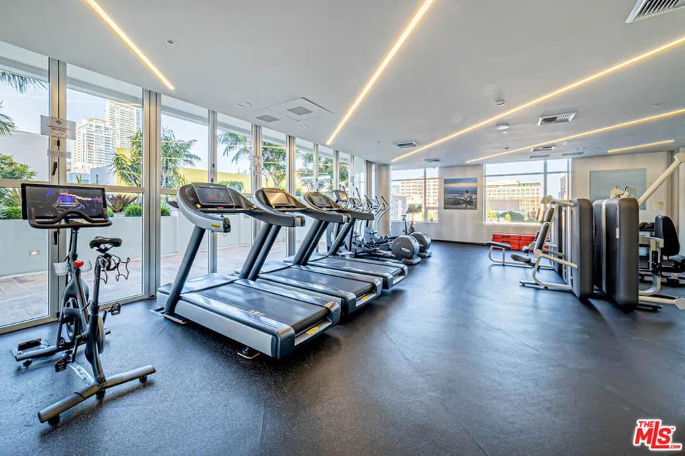 1050 S Grand Avenue #905 Los Angeles, CA 90015