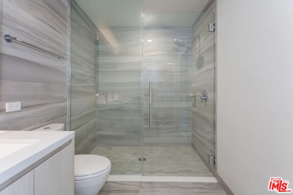 1050 S Grand Avenue #905 Los Angeles, CA 90015
