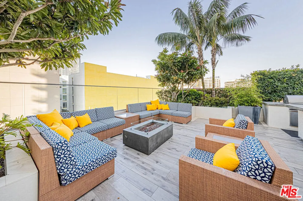 1050 S Grand Avenue #905 Los Angeles, CA 90015