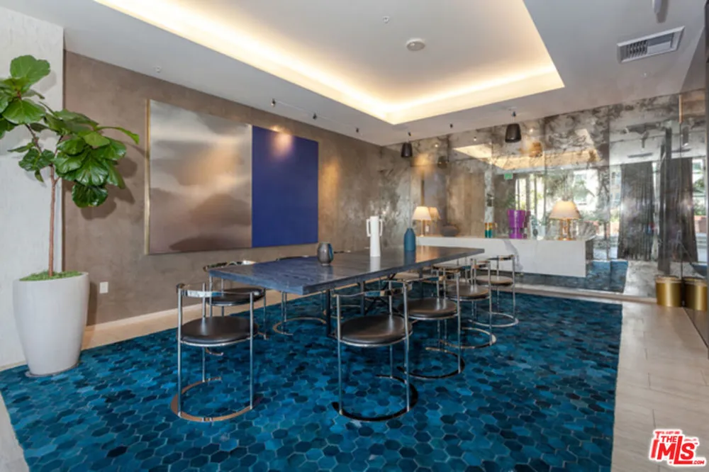 1050 S Grand Avenue #905 Los Angeles, CA 90015