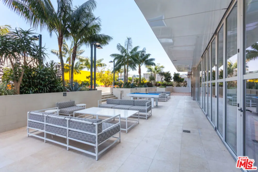 1050 S Grand Avenue #905 Los Angeles, CA 90015