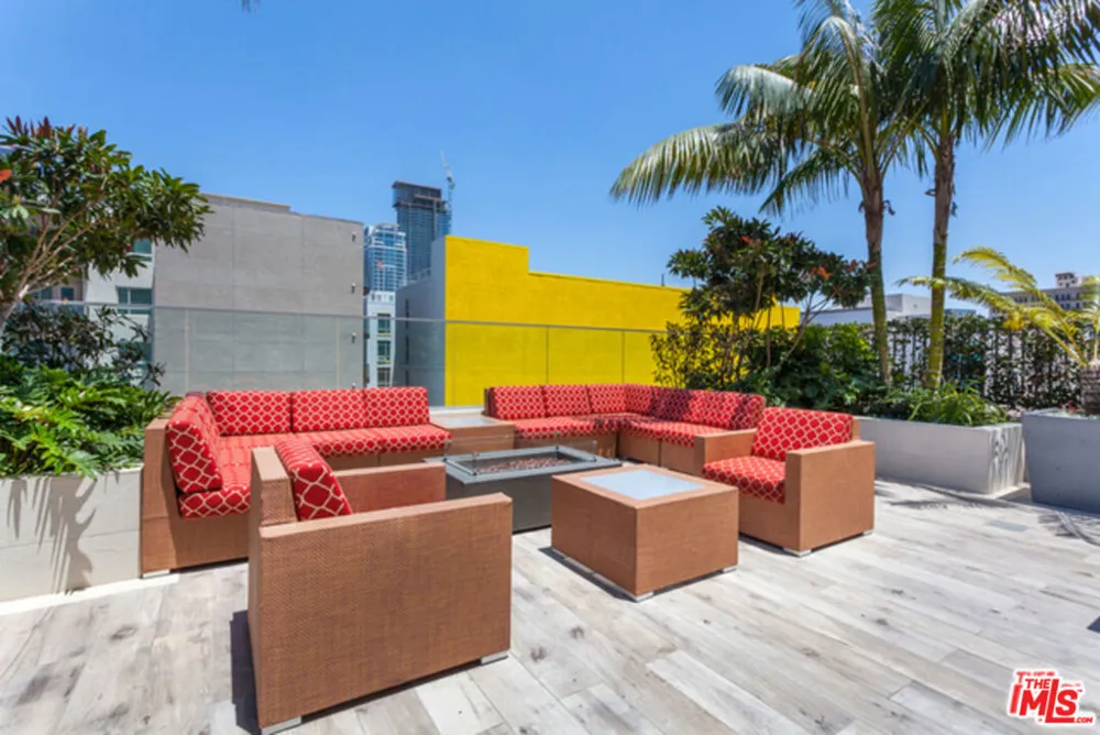 1050 S Grand Avenue #905 Los Angeles, CA 90015
