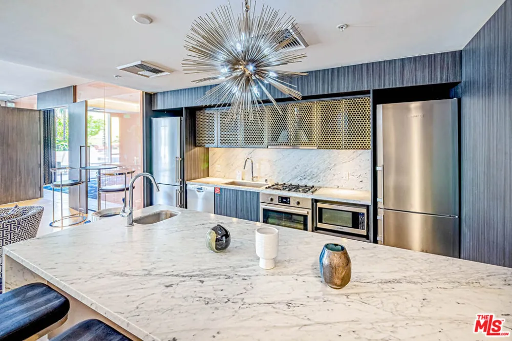 1050 S Grand Avenue #905 Los Angeles, CA 90015
