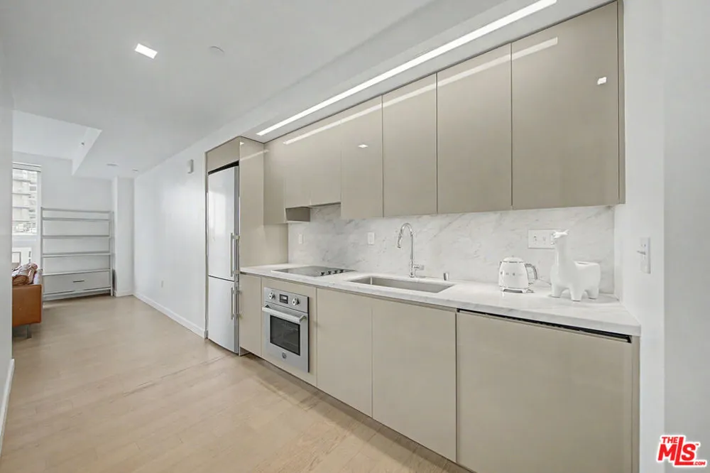 1050 S Grand Avenue #905 Los Angeles, CA 90015