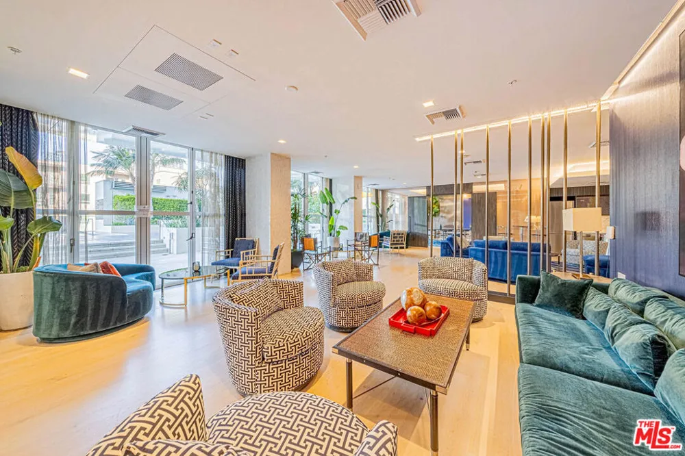 1050 S Grand Avenue #905 Los Angeles, CA 90015