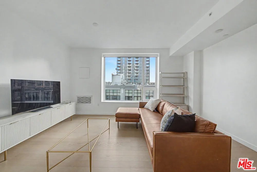 1050 S Grand Avenue #905 Los Angeles, CA 90015