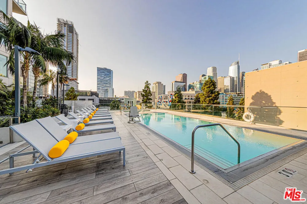 1050 S Grand Avenue #905 Los Angeles, CA 90015