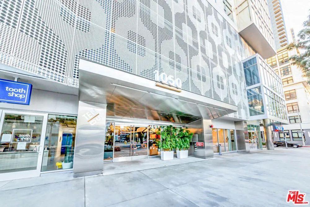1050 S Grand Avenue #905 Los Angeles, CA 90015