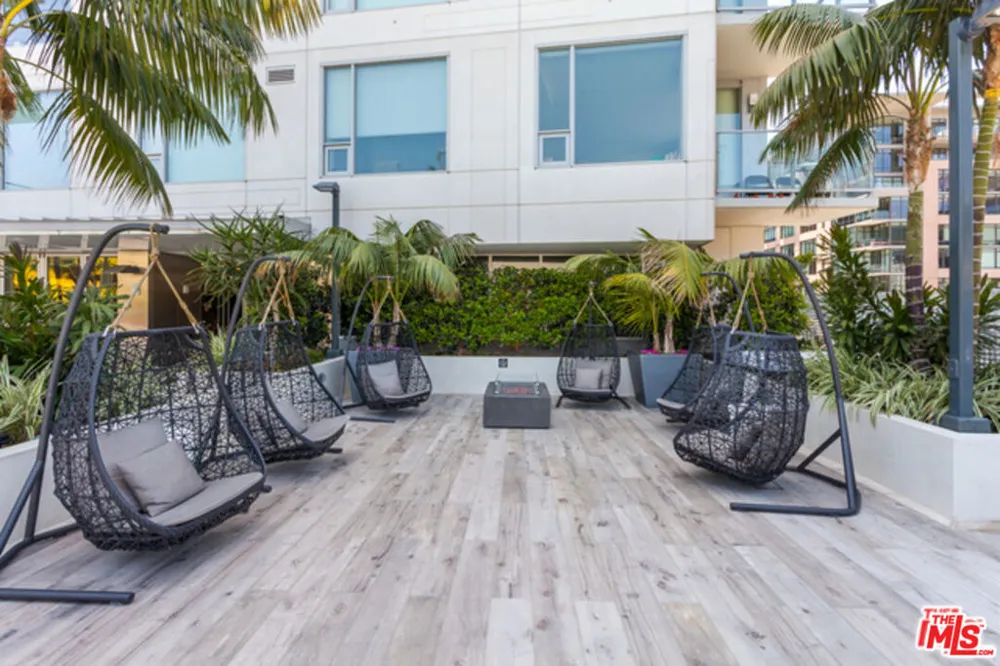 1050 S Grand Avenue #905 Los Angeles, CA 90015