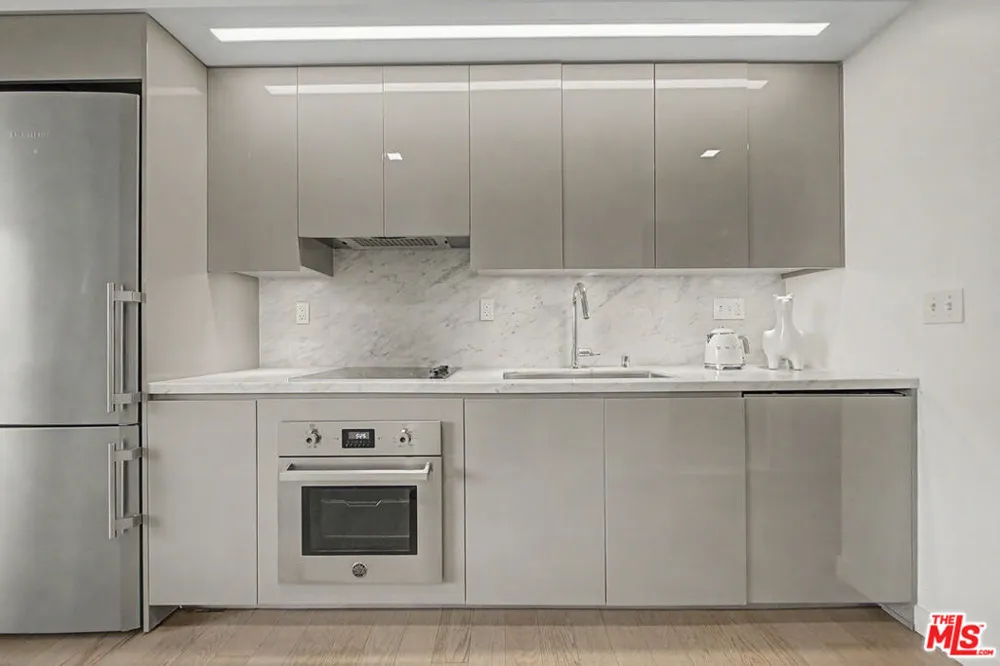 1050 S Grand Avenue #905 Los Angeles, CA 90015