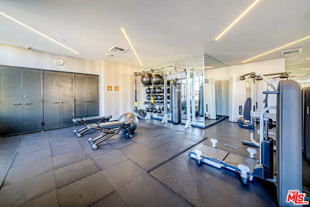 1050 S Grand Avenue #905 Los Angeles, CA 90015