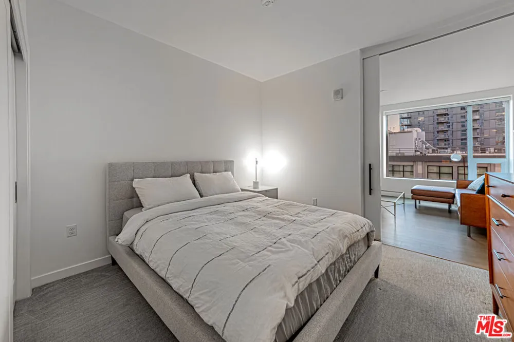 1050 S Grand Avenue #905 Los Angeles, CA 90015