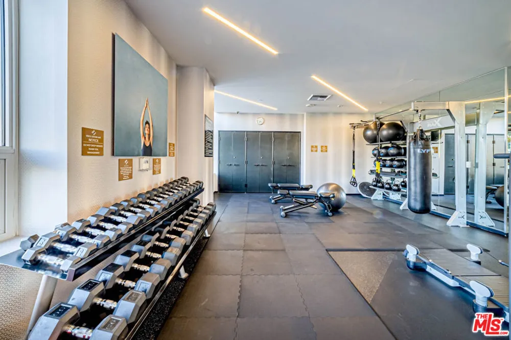 1050 S Grand Avenue #905 Los Angeles, CA 90015