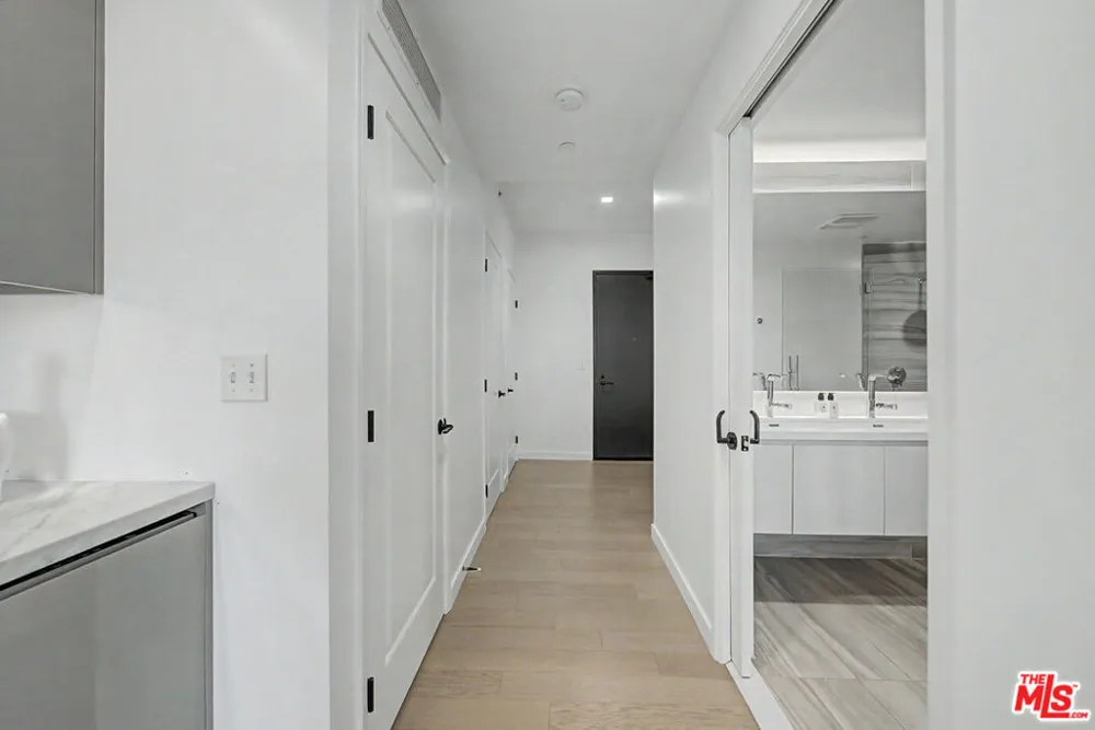 1050 S Grand Avenue #905 Los Angeles, CA 90015
