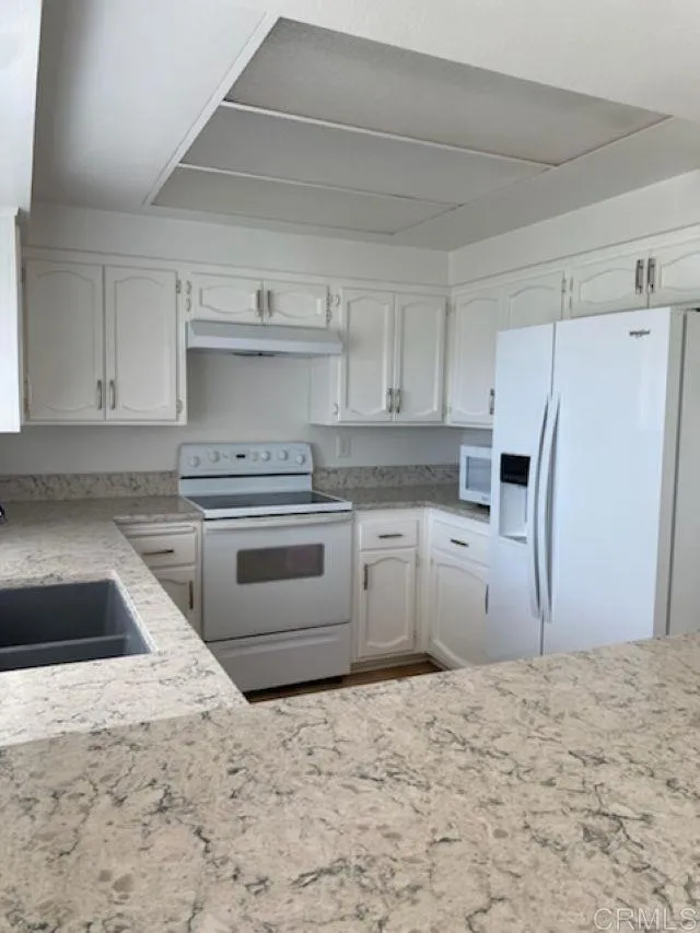 834 S Sierra Avenue Solana Beach, CA 92075