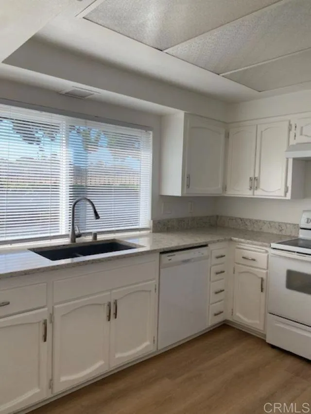 834 S Sierra Avenue Solana Beach, CA 92075