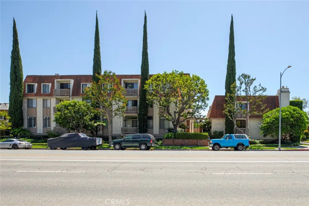 10470 Riverside #102 Toluca Lake, CA 91602