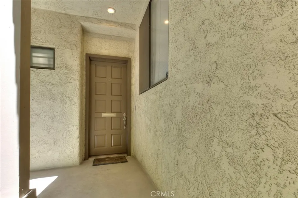 10470 Riverside #102 Toluca Lake, CA 91602
